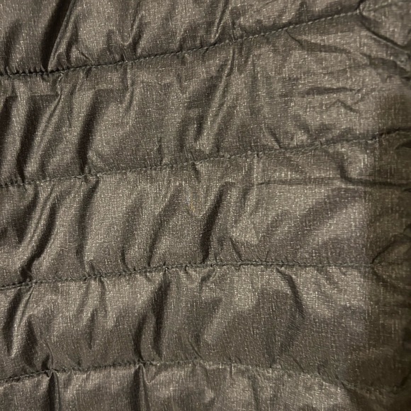 Amazon Essentials Packable Puffer Jacket - Picture 6 of 6